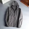 Giacche da uomo Commercio estero Etichetta tagliata in fabbrica Merci di coda Protezione solare con cappuccio Abbigliamento Estate Outdoor Pelle Ultra-sottile UV