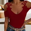 Bluzki damskie bluzka damska letni Top Hollow Out Off Shoulder krótkie rękawy koronkowa dekoracja w kwiaty jednolity kolor U Neck Slim Fit Lady T-shirt