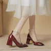 Дизайнер для обуви для жемчужной цепь женщин накачивает толстые каблуки лодыжки на каблуках Элегантная свадебная невеста высокой вечеринки