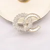 Luxury Designer Lettera Spilla Placcato oro 18k Diamante Lettera Spille Donna Spilla di cristallo strass Abito di alta qualità Pin Accessori per gioielli