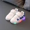 Sneakers Buty LED Buty jesienne Światła Światła Moda oddychający Baby Boys Girl