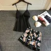 Femme Sleep Lounge QWEEK Home Suit Pyjama en soie pour femme Floral Lounge Wear Pijama Summer Pyjama Satin Sleepwear V-Neck 2 Piece Sets