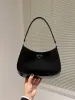 Bolsa leve da moda bolsas da moda top designer meticulosamente trabalhada bolsa vermelha da internet bolsa de grife material luxuoso bolsa de design exclusivo bolsa nas axilas