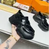 디자이너 아치 라이트 캐주얼 신발 가죽 플랫폼 스니커 블랙 반짝이는 로퍼 청키 한 운동화 상자와 두꺼운 바닥