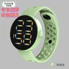 Nieuwe LED Elektronische Horloge Regenboog Knop Waterdichte Digitale Sport Trendy Mode Avant Garde Koppels Kinderen Studenten