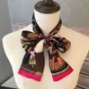 Роскошный дизайнер Silk Classic Designer Sumbag SCARF Главные повязки Женщины Письмо Цветочная Шелковая Шарабли BANDEAUX BACK BARDEAU 8x120CM