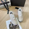 Chaussures décontractées Baskets de luxe Sneaker C Marque Femme Designer Entraîneur Véritable Cuir Ace Slipper Sandal Slide Sacshoe1978 S381 04