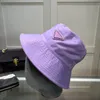 Designer Brand Bucket Wide Brim Hat broderade alfabet Män och kvinnor Bassäng Hattar Solskydd Solskyddsmedel Vågsresor har 8 färger av hög slutkvalitet