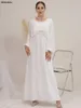 Vestuário étnico Siskakia Vestido de roupa íntima macio para mulheres Branco O Neck Manga longa Europeu Americano Dubai Muçulmano Árabe Vestidos de Cetim