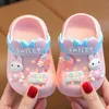 Sandalen Kinder Sommer Cartoon Cave Loch Sandalen Baby Garden Beach Slipper Kinder Jungen Jungen Mädchen Nonsilip Soft Soled Kleinkindschuhe 230705