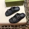 Designer g-sandaler för män med remmar Kvinnorsandaler flip flops Hög kvalitet Snyggt mode Klassiker Tofflor oversize 01