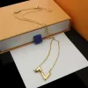 Love Necklace Gold Designer Jewelry Sets for Women Engraved V Initials Pendant Necklace Beating Heart Bracelet