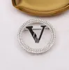 Célèbre Designer Broche Marque Lettres Diamant Broches Broche Femmes Cristal Strass Perle Broches Bijoux Accessoires 20style