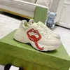 Rhyton trampki projektant butów na co dzień mężczyźni kobiety płótno skórzane buty na deskorolkę czerwone zielone paski haft luksusy kolor oversize Sneaker 07