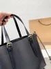 2023 시그니처 클래식 쇼핑백 토트 디자이너 여성용 고급 크리스탈 다이아몬드 패션 가방을위한 핸드백