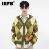 Pulls pour hommes IEFB coréen Chic col en v mâle tricot Cardigan contraste couleur Plaid simple boutonnage mâle pull automne hommes vêtements 9A6509 230706
