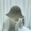 Berretti Cappellini di paglia di colore misto intrecciati a mano per le donne Estate Ins Sfilata di moda Faccia Piccolo cappello a secchiello Vacanza Protezione solare Ombra Spiaggia