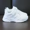 Sneakers Spring Kids White Sneakers Leisure Dikke Beknopte mode Boys Girls Sportschoenen 2637 Running AllMatch Children Trainers 230705