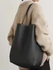 Le sac en cuir de sac à main haut de gamme est la capacité authentique et la prime en petits groupes Litchi Modèle Cow Hide Favetting Bantage pour femmes de haute qualité