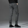 Męskie spodnie czarne spodnie w kratę wiosenna i jesienna moda szczupłe męskie szare spodnie w paski 2838 Pantalones Hombre 230705