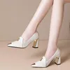 Chaussures habillées femmes 2023 cuir verni talons hauts bout pointu pompes gaufrage métal bateau dames mariage blanc noir