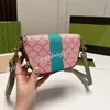 Kvinna Herr Mini Trapetsväskor designerväska crossbody axelväska mode handväska lyxiga handväskor liten korsad handväska Print Letters 5A 2023