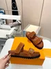 Bom Dia Comfort Sandalias Zapatillas Diseñador de moda Mujeres Clásicos Plataforma de cuero Flatform Mule Bom Dia Sandalias Lujo al aire libre Zapatos de arena Chunky Slide Tamaño 35-42