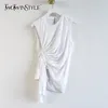 女性の Tシャツ TWOTWINSTYLE ホワイトカジュアル非対称 Tシャツ女性のための O ネックノースリーブ固体シャーリングスリム Tシャツ女性の夏のファッション 230707