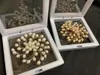 Broches de haute qualité faites à la main perles d'eau douce naturelles perles de riz perlées dames broche élégante mode fête bijoux écharpe broches cadeaux