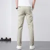 Pantaloni da uomo 2023 Estate Cachi Accogliente Cotone Casual Uomo Sottile Etero Fit Marchio di Moda Abbigliamento Tinta Unita Appliques Pantaloni Maschile