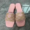 Broderade tyg Slides Tofflor Svart Beige Flerfärgad Broderi Mules Dam Hem Flip Flops Casual Sandaler Sommar Läder Platt Slide Gummisula 36-42-