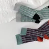 Femmes chaussettes printemps et été rétro torsion couleur contraste Totem Tube femme Ins bois respirant collège Pile