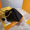 2023-女性本革ブラックエンボスチェーンバッグ豪華なデザイナーハンドバッグハードウェアレディースコーティングショルダーバッグ財布 24 センチメートル