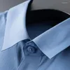Fritidsskjortor för män Herr Sommar Hög kvalitet issilke Spårlösa kortärmade skjortor/Her Slim Fit Mode Företagskontorsklänning 3XL 4XL