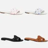 Designer Dam Reveal Platta Sandaler Mode Läder Gummitryck Läder Högkvalitativ Top Flip Flops Outdoor Beach Slide Sola Tofflor 35-40