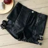 Pantalones cortos de diseñador de moda para mujer, pantalones cortos de vacaciones de fiesta de PU de cintura alta para niña negra pura