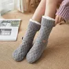 Femmes chaussettes femmes pantoufles pour la maison sol chaussette fourrure chaud en peluche chambre Silicone antidérapant doux femme chaussures