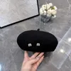 Ball Caps Designer Hats Męskie i damskie czapka jesienna/zimowa termiczna dzianina mężczyzn Kobiety różowy czerwony czarny klasyczny styl wysokiej jakości trójkąt biały lód beret m