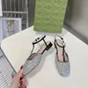 High-grade women's shoes are fashionable and sexy. New high-heeled shoes, designer dresses, sandals, brand-name shoes, leather low-heeled shoelaces and buckle sandals.