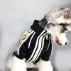 Odzież dla zwierząt luksusowa odblaskowa kurtka dla psa sweter w paski jesienno-zimowa pluszowa aksamitna odzież dla kota klasyczna designerska kurtka dla zwierząt unikaj mechacenia