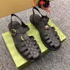 Designer svart gummi spänne band sandaler män kvinnor toffel metall katthuvud hårdvara gummi sula spänne stängning sandal lyx överdimensionerad toffel 04