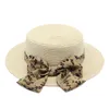 Складная большая края косая соломенная шляпа с бахновой женщиной Элегантная защита затенения моды пляжные кепки для женщин