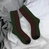 Мужские носки двоичные зеленые и красные с пространствами кодировщик 3D -печатный программист хакерский код наука науки компьютерное кодирование баскетбольные виды спорта