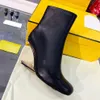 Botas de salto alto de couro preto napa moda salto de metal cabeça quadrada designer bota feminina esculpida botas curtas de salto alto botas de moda com zíper lateral feminino com caixa