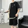 Herren Trainingsanzüge 2023 Sommer Zweiteilige Sets Lässiges T-Shirt und Shorts Anzug Jugend Kurzarm Outwear Top T-ShirtsKnielange Hosen