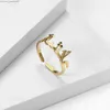 Z bocznymi kamieniami z kamieniami bocznymi Pierścień Niestandardowy Pierścień Spersonalizowany arabski regulowany złoty stal ze stali nierdzewnej Mężczyźni Unikalny ślub muzułmanin Z230711