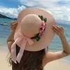 Chaps à bord large grand chapeau de paille de fleur de la mode féminine de la mode de la mode de la mode de la mode de la femme et de la plage extérieure pliable