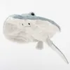 Uppstoppade plyschdjur 30 cm naturtrogna Manta Ray Devil Fish Plyschleksaker Söta mjuka stoppade tecknade Ocean Stingray Dolls For Kid Födelsedagspresent L230707