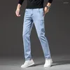 Jeans da uomo 2023 Primavera Azzurro Vestibilità regolare Stile classico Design con cerniera antifurto Pantaloni in tessuto denim elasticizzato Marca maschile