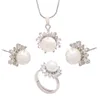 Halsband Örhängen Set Noble Romantic White Shell Pärlor Brud Bröllopssmycken Kvinnlig Blomma Ring Klänning Accessoarer Brudtärna